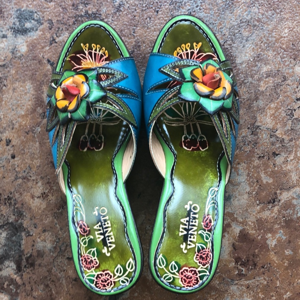 Via Veneto multi color Wedge Sandals Size 6